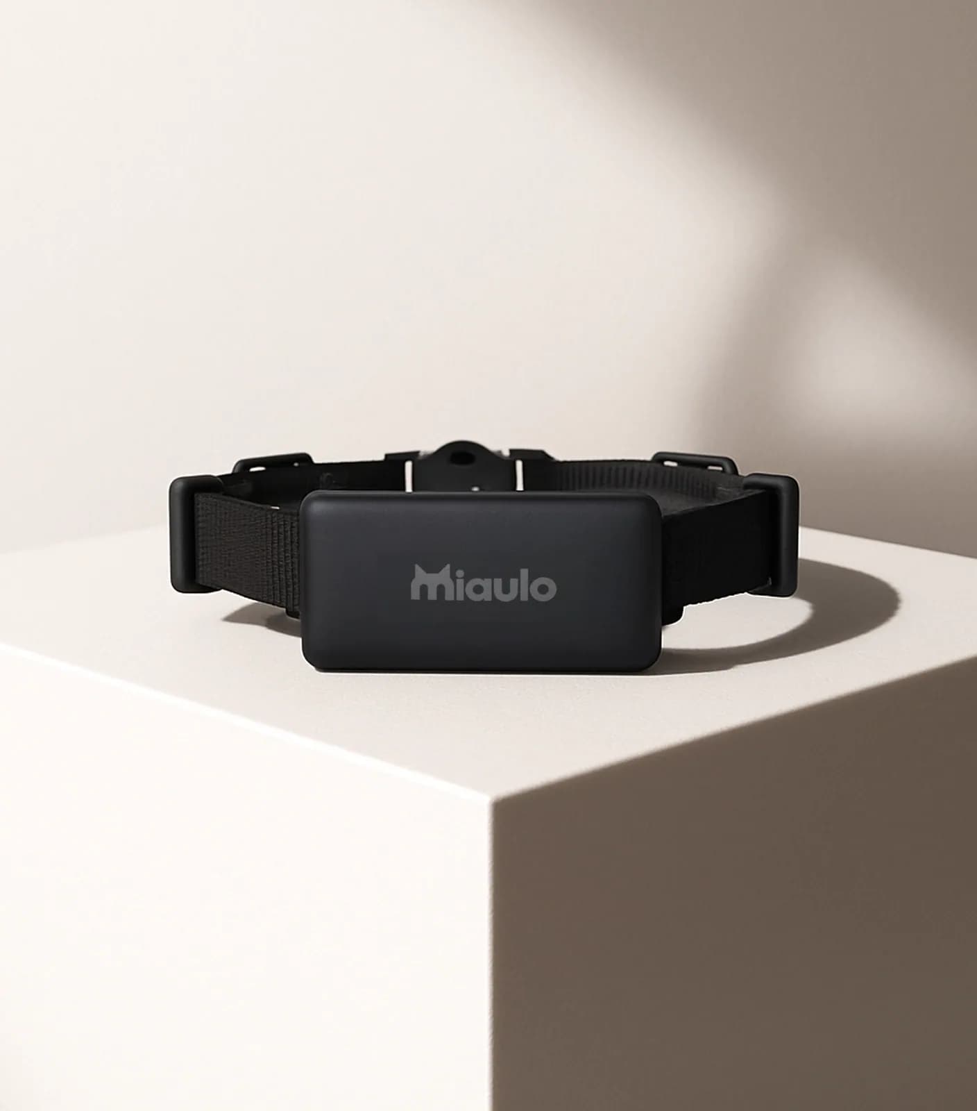 Miaulo Pulse collar, three-quarter view